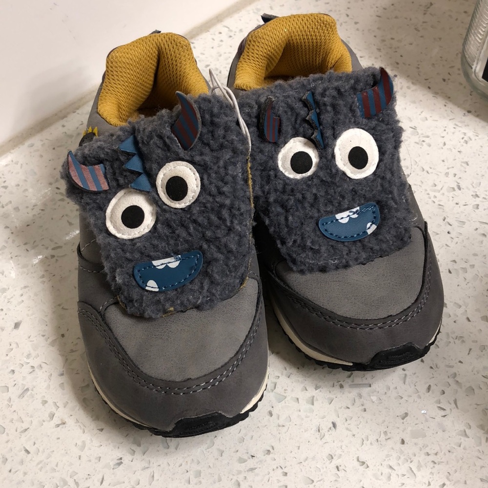 NWT kids monster shoes, gray